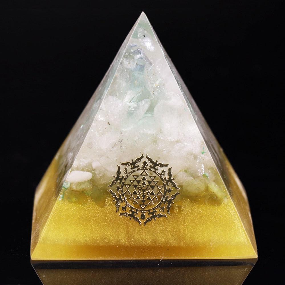 Green Fluorite Orgonite Pyramid Natural Crystal Magnetic Field Converter Energy Pyramid Balance Meditation Aid Resin Crafts-0