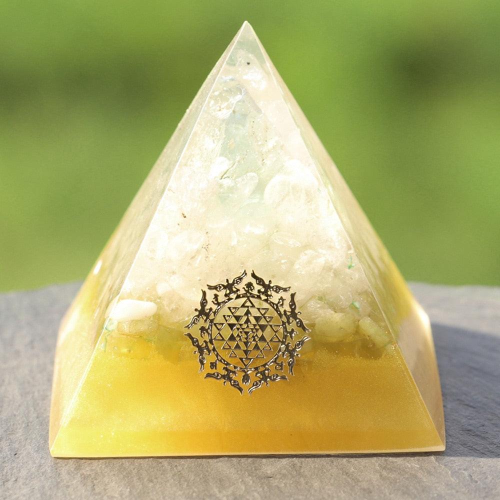 Green Fluorite Orgonite Pyramid Natural Crystal Magnetic Field Converter Energy Pyramid Balance Meditation Aid Resin Crafts-4